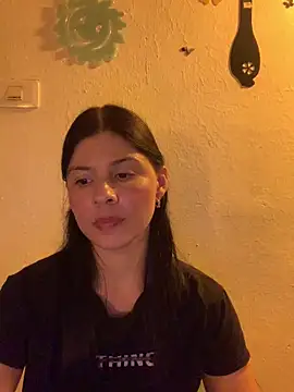 Estefani 32 online show from June 4, 2026, 5:17 pm