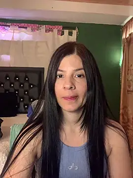 Snapshot of Estefani_32 chatting on July 28, 2026, 2:35 pm Estefani 32 online show from July 28, 2026, 2:35 pm