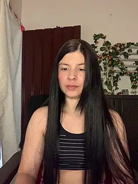 Snapshot of Estefani_32 chatting on July 3, 2026, 12:11 pm Estefani 32 online show from July 3, 2026, 12:11 pm