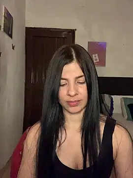 Snapshot of Estefani_32 chatting on July 18, 2026, 4:54 am Estefani 32 online show from July 18, 2026, 4:54 am