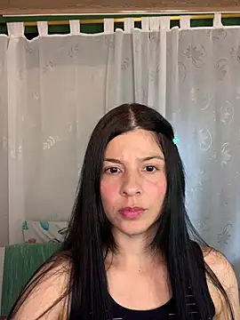 Estefani 32 online show from May 8, 2026, 4:11 pm
