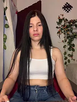 Snapshot of Estefani_32 chatting on July 10, 2026, 2:39 pm Estefani 32 online show from July 10, 2026, 2:39 pm