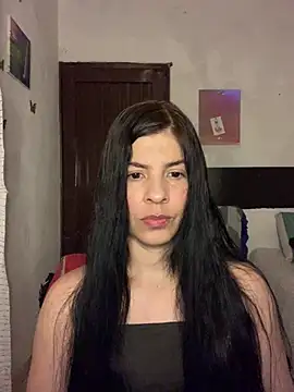 Snapshot of Estefani_32 chatting on July 18, 2026, 7:55 pm Estefani 32 online show from July 18, 2026, 7:55 pm