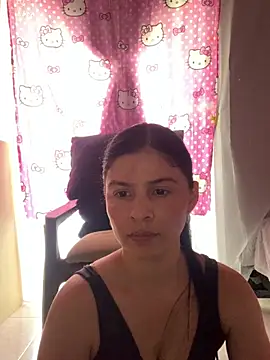 Snapshot of Estefani_32 chatting on June 24, 2026, 4:38 pm Estefani 32 online show from June 24, 2026, 4:38 pm