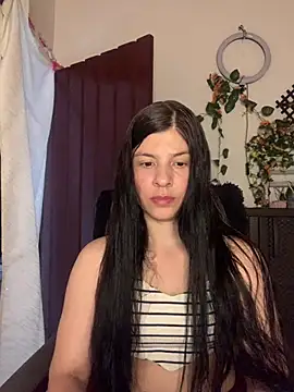 Snapshot of Estefani_32 chatting on July 2, 2026, 4:35 pm Estefani 32 online show from July 2, 2026, 4:35 pm