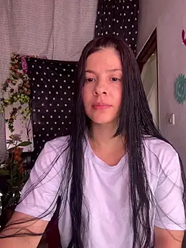 Estefani 32 online show from June 15, 2026, 5:34 pm