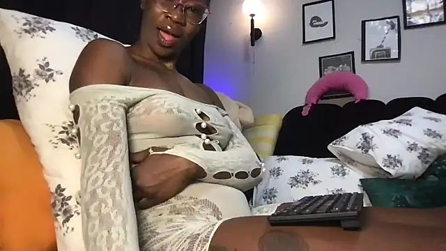 Snapshot of choco_petite chatting on March 2, 2026, 3:51 am choco petite online show from March 2, 2026, 3:51 am