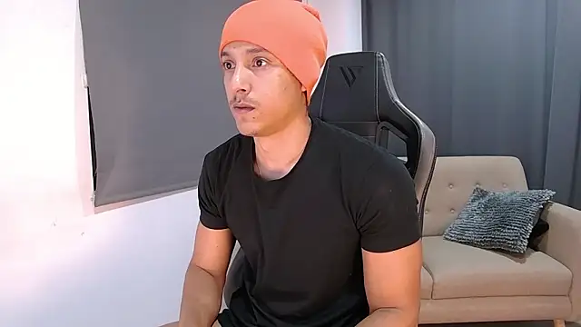 Liam V online show from February 15, 2026, 11:36 pm