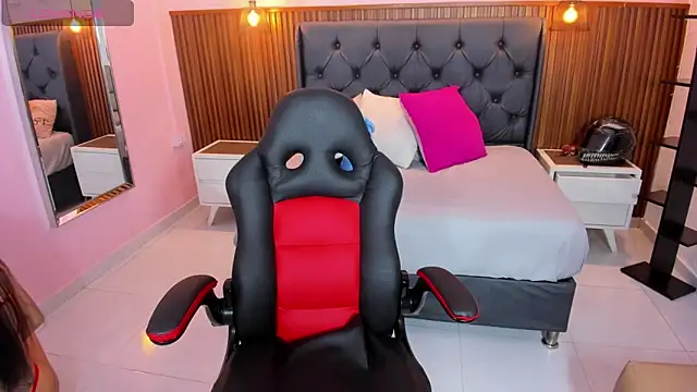 AMELIELEONE online show from March 24, 2026, 12:16 pm