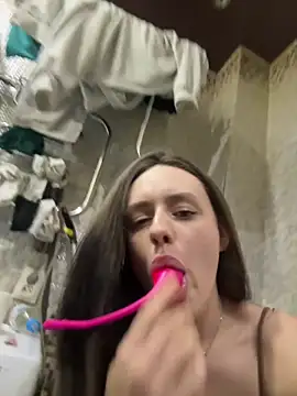 Lisaaan online show from March 15, 2025, 7:59 pm