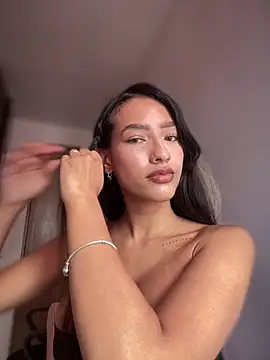 DulceLenns online show from October 20, 2025, 6:30 pm