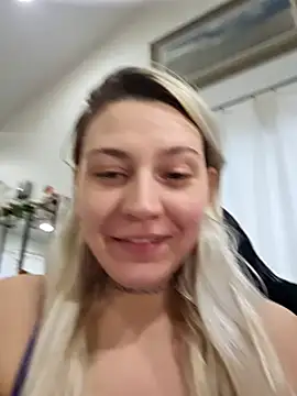 Snapshot of ScarletCallings420 chatting on February 19, 2025, 6:32 pm ScarletCallings420 online show from February 19, 2025, 6:32 pm