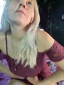 Snapshot of ScarletCallings420 chatting on February 9, 2025, 8:56 pm ScarletCallings420 online show from February 9, 2025, 8:56 pm