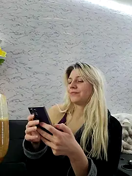 Snapshot of ScarletCallings420 chatting on January 6, 2026, 10:25 pm ScarletCallings420 online show from January 6, 2026, 10:25 pm