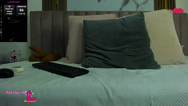 CristinSexy online show from October 10, 2025, 10:38 am