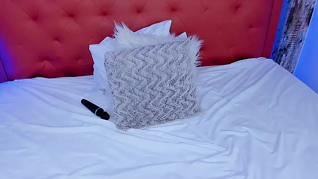 olivia love  online show from March 19, 2025, 12:26 am