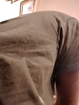 Snapshot of BIG-CkD_F chatting on February 18, 2026, 9:33 pm BIG-CkD F online show from February 18, 2026, 9:33 pm