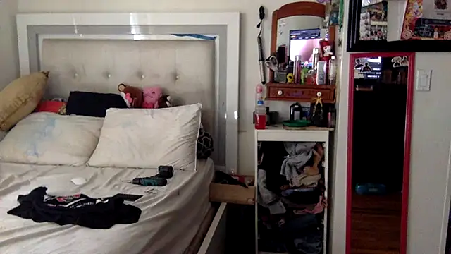 Snapshot of BIG-CkD_F chatting on March 18, 2025, 4:50 pm BIG-CkD F online show from March 18, 2025, 4:50 pm