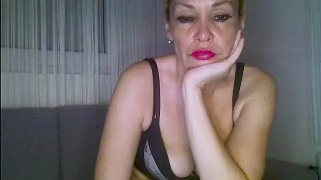 Snapshot of EvaaMina chatting on June 17, 2026, 3:44 pm EvaaMina online show from June 17, 2026, 3:44 pm