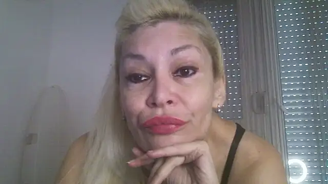 EvaaMina online show from October 20, 2025, 11:11 am