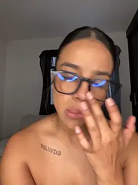 trianawhite online show from December 4, 2025, 3:11 pm