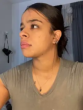 trianawhite online show from March 13, 2025, 9:48 pm