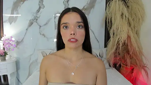 hannahill69 online show from November 12, 2025, 5:00 am