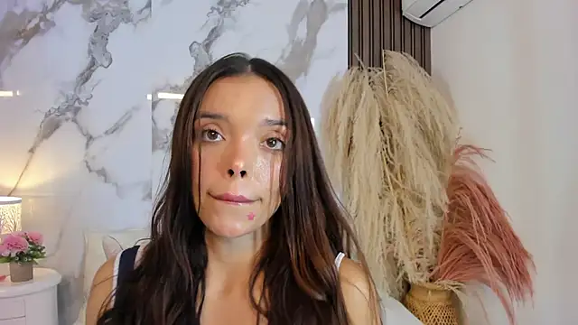 hannahill69 online show from May 12, 2026, 5:04 am