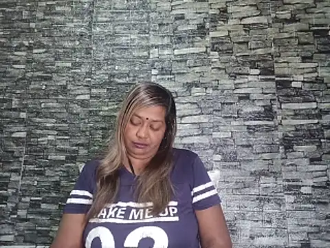 Mammabear 4u online show from June 11, 2026, 5:43 pm