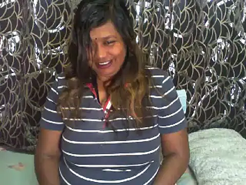 Snapshot of Mammabear_4u chatting on December 15, 2024, 7:02 am Mammabear 4u online show from December 15, 2024, 7:02 am