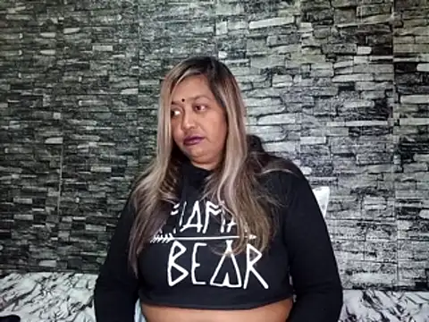 Mammabear 4u online show from June 6, 2026, 7:41 pm