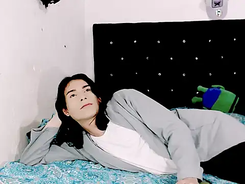 camii extrange online show from February 12, 2026, 9:47 pm