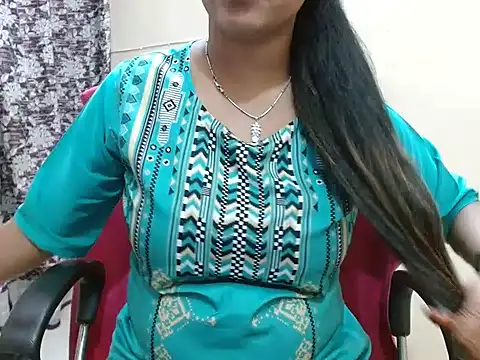 LovingPihu online show from April 15, 2026, 5:24 am