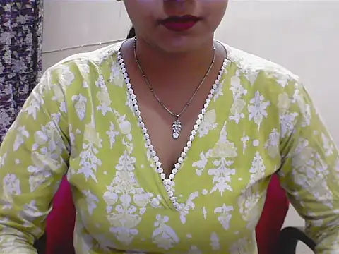 LovingPihu online show from April 30, 2026, 5:36 am