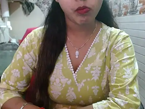 LovingPihu online show from April 3, 2026, 5:47 am