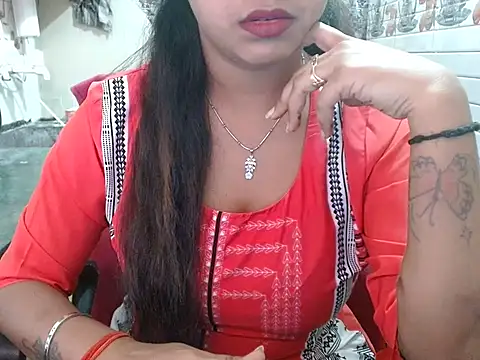 LovingPihu online show from April 5, 2026, 4:41 am