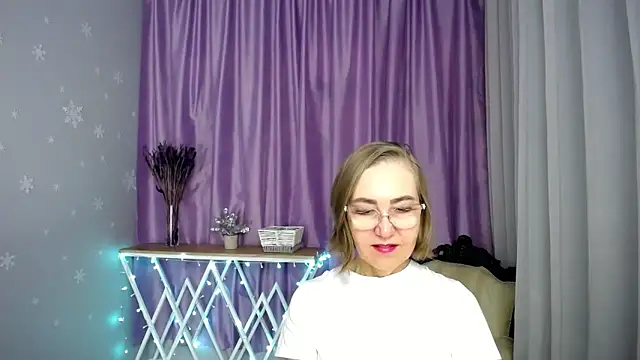 Snapshot of queen_a_n_i chatting on March 29, 2026, 8:27 am queen a n i online show from March 29, 2026, 8:27 am