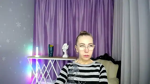 queen a n i online show from September 11, 2025, 7:08 am