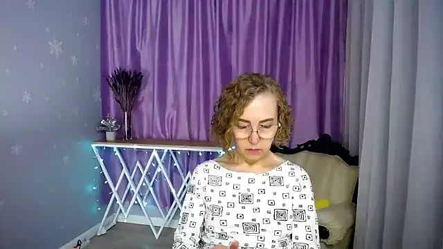 queen a n i online show from June 7, 2026, 10:20 am