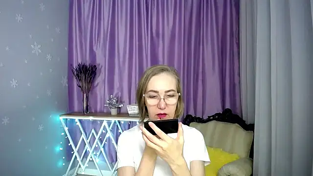 Snapshot of queen_a_n_i chatting on March 28, 2026, 7:53 am queen a n i online show from March 28, 2026, 7:53 am