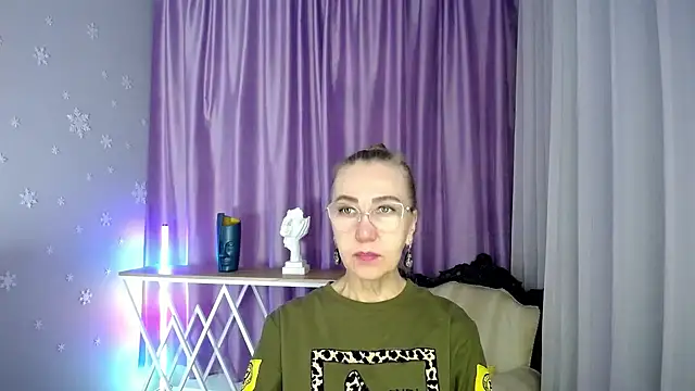 queen a n i online show from September 9, 2025, 8:13 am