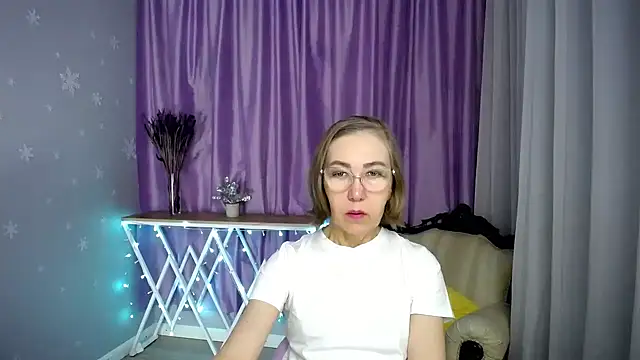 Snapshot of queen_a_n_i chatting on March 22, 2026, 8:27 am queen a n i online show from March 22, 2026, 8:27 am