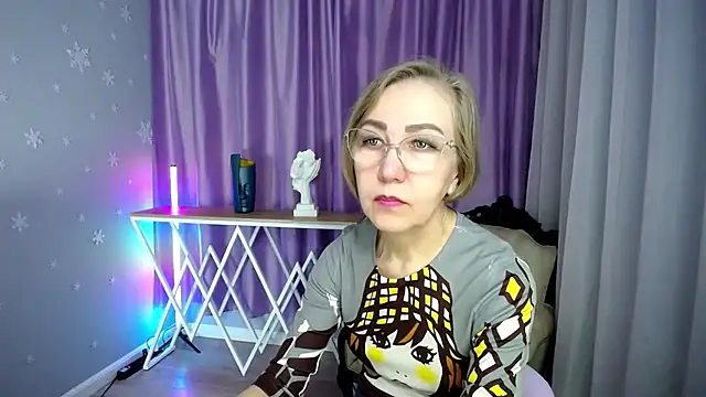 queen a n i online show from October 29, 2025, 8:57 am