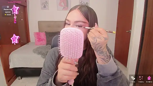 Miley Baker online show from October 13, 2025, 2:40 pm