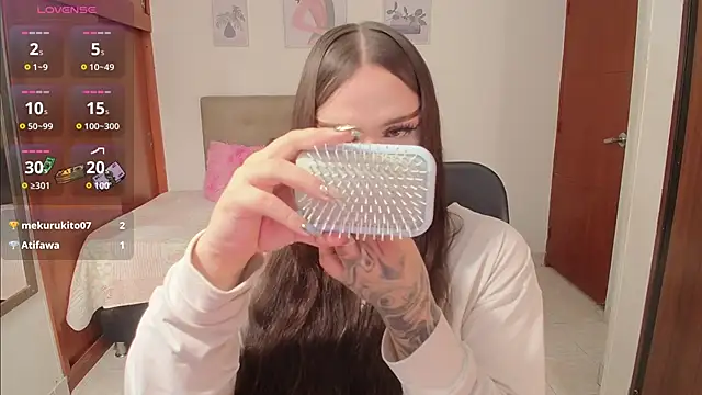 Miley Baker online show from September 29, 2025, 2:12 pm