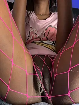 Pinnaluck23 online show from February 14, 2026, 8:53 pm