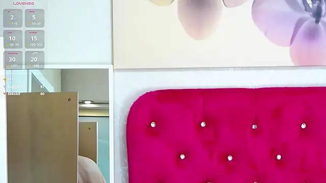 LoraDelNiro online show from March 22, 2025, 7:42 pm