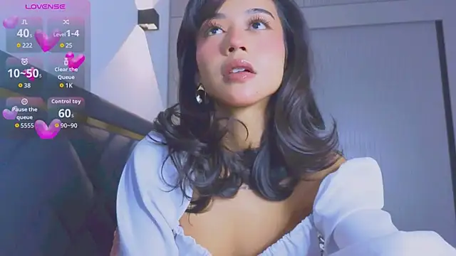 Mia Tin online show from October 22, 2025, 4:06 pm