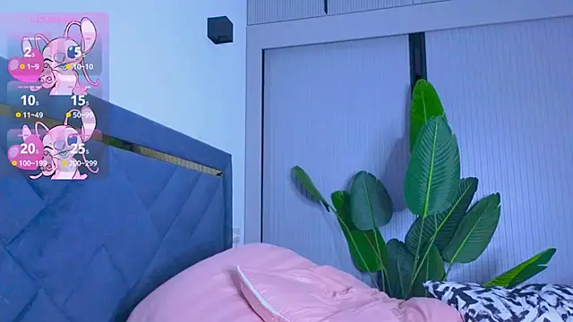 Mia Tin online show from September 27, 2025, 3:40 pm