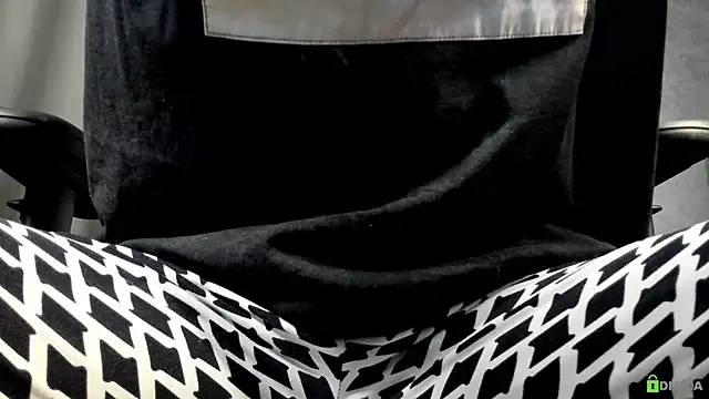 Courtney Luv online show from October 25, 2025, 11:42 am